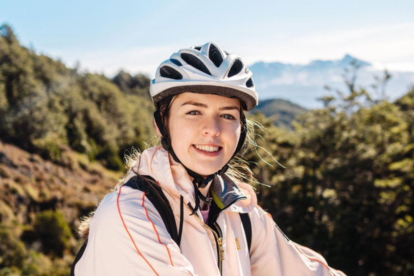 supervolcanics-female-mountain-biker-bike-kaimanwa-decent-ruapehu846x564.