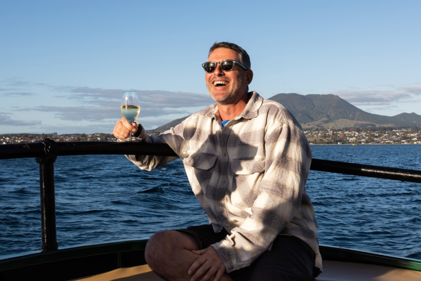 ernst-kemp-lake-taupo-boat-cruise-man-wine-happy-make-welcome-846x564