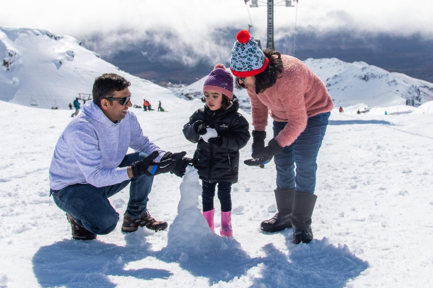 whanau-explorers-family-snow-